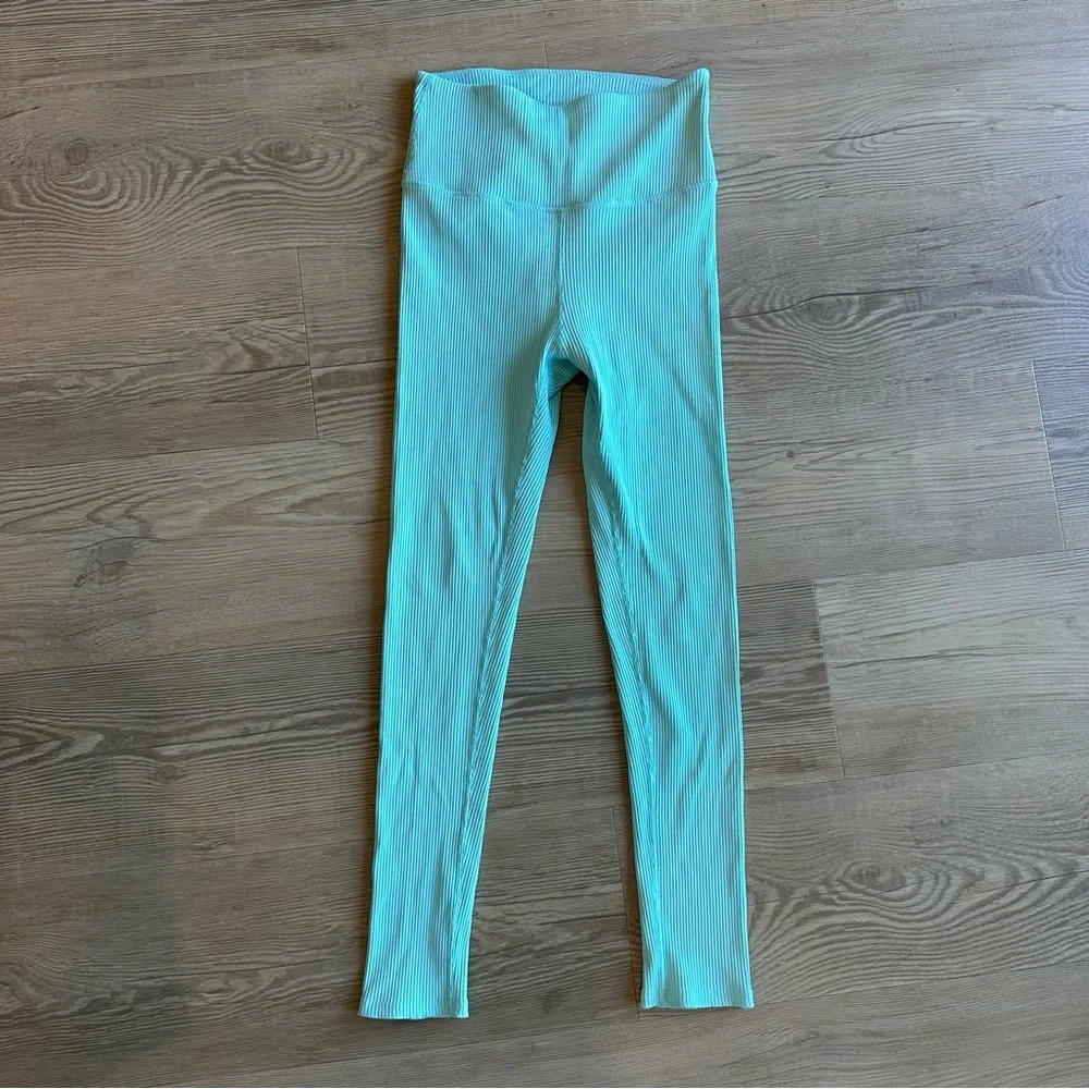 Carbon38 size small light blue ribbed leggings